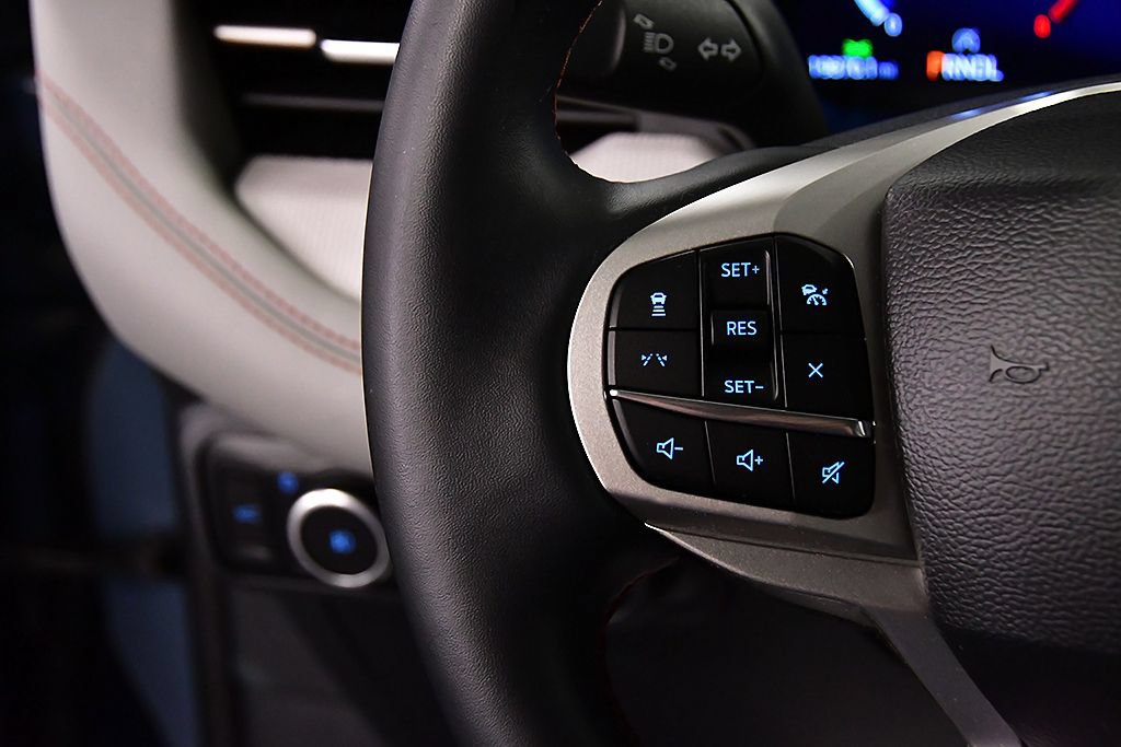 Used 2025 Ford Explorer Active w/ Active Comfort Package RWD image 19