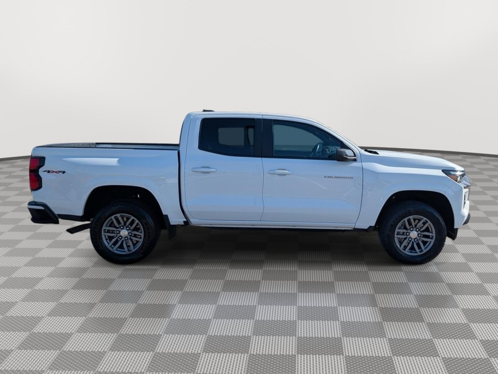 Used 2024 Chevrolet Colorado LT w/ LT Convenience Package III AWD/4WD image 6