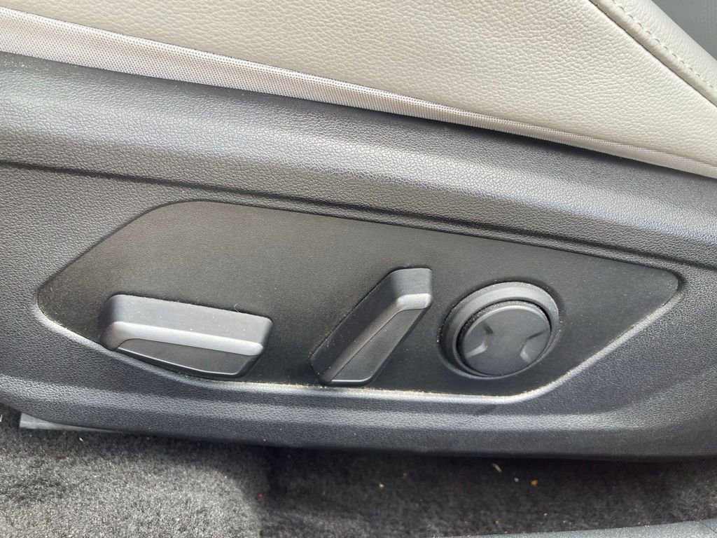 Used 2024 Hyundai Elantra Limited FWD image 12
