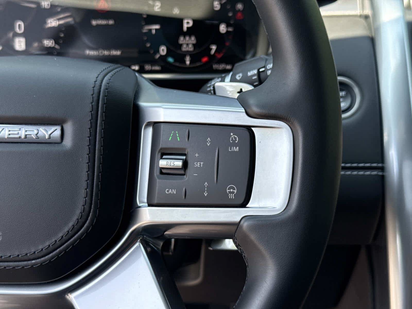 Used 2024 Land Rover Discovery Metropolitan Edition AWD/4WD image 23
