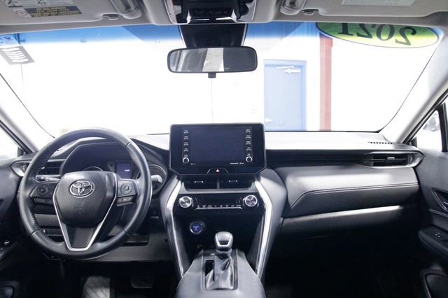 Used 2021 Toyota Venza LE image 16