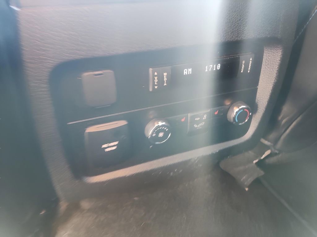 Used 2017 Lincoln Navigator Select image 16