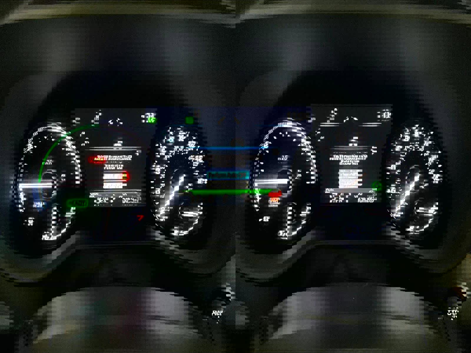 Used 2025 Toyota Sienna LE image 25