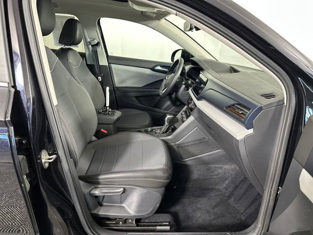 Used 2023 Volkswagen Taos SE image 28