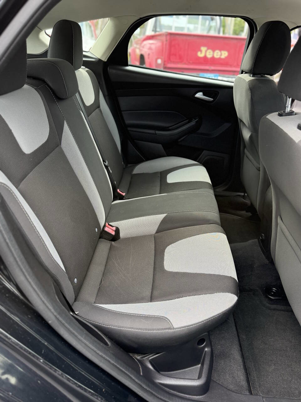 Used 2014 Ford Focus SE w/ SE Sport Package image 18