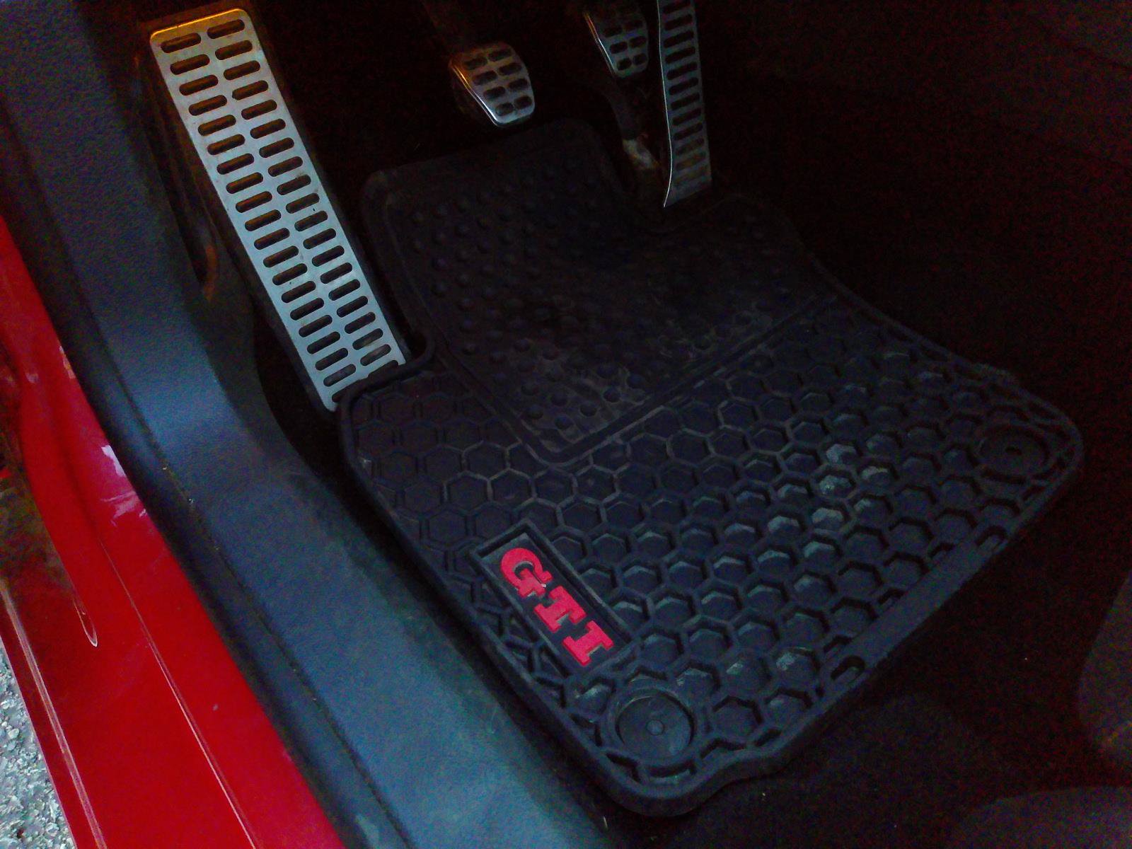 Used 2012 Volkswagen GTI 4-Door FWD image 6