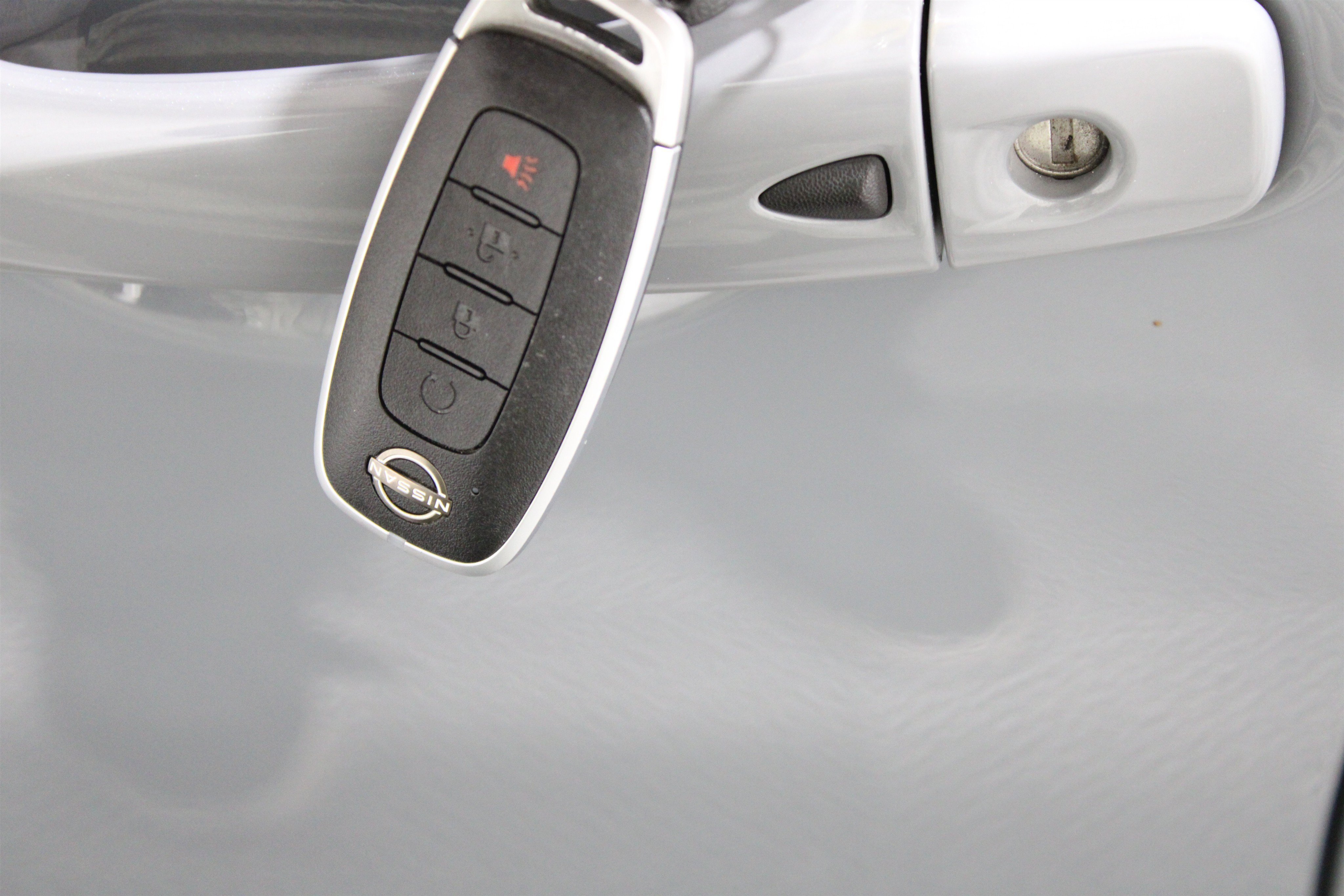 Used 2023 Nissan Kicks SR w/ SR Premium Package FWD image 18