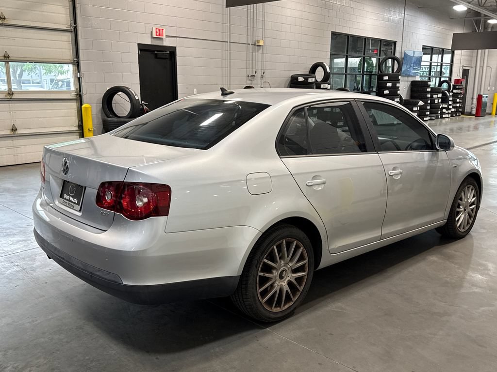 Used 2008 Volkswagen Jetta Wolfsburg Edition FWD image 4