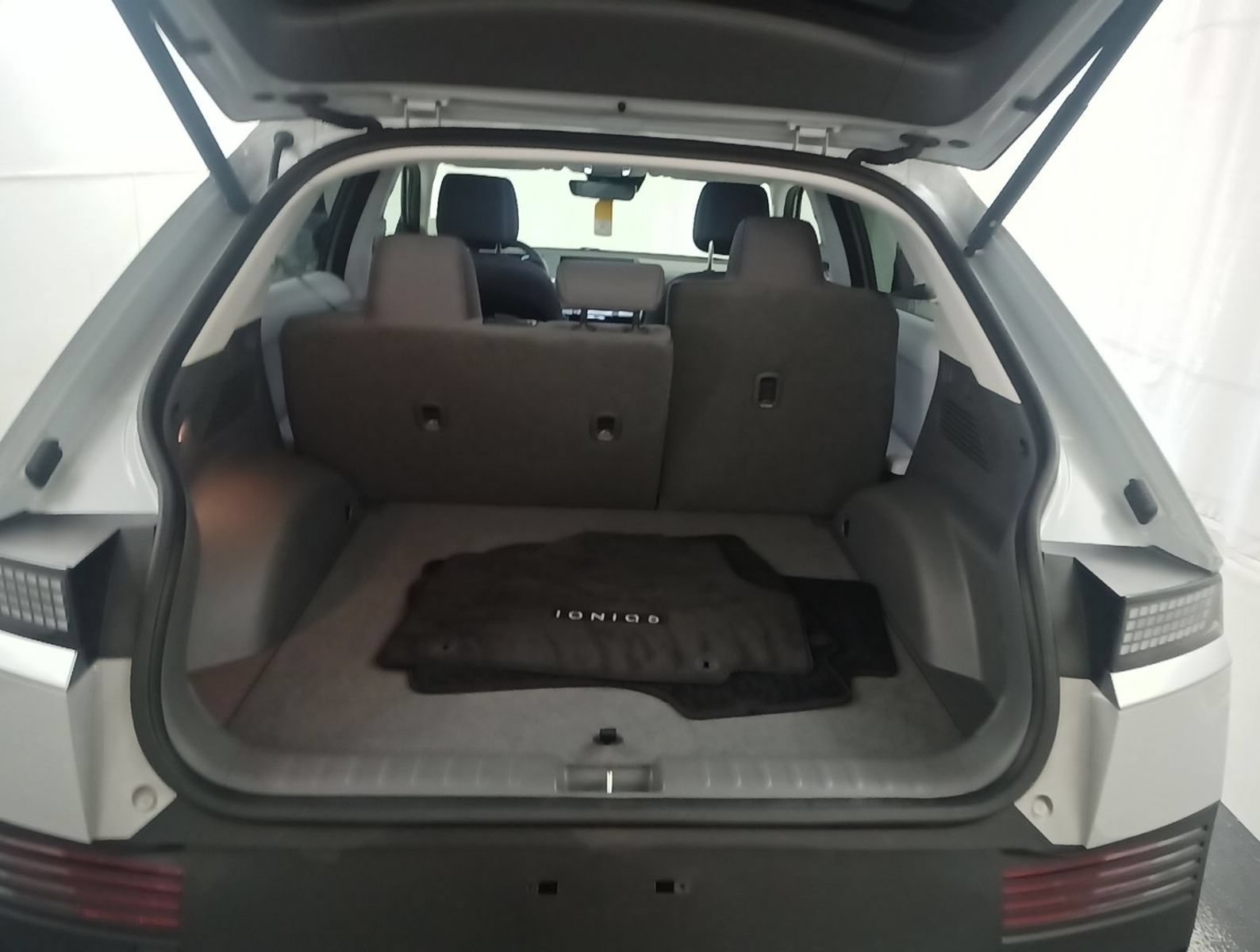 Used 2024 Hyundai Ioniq 5 SEL RWD image 9