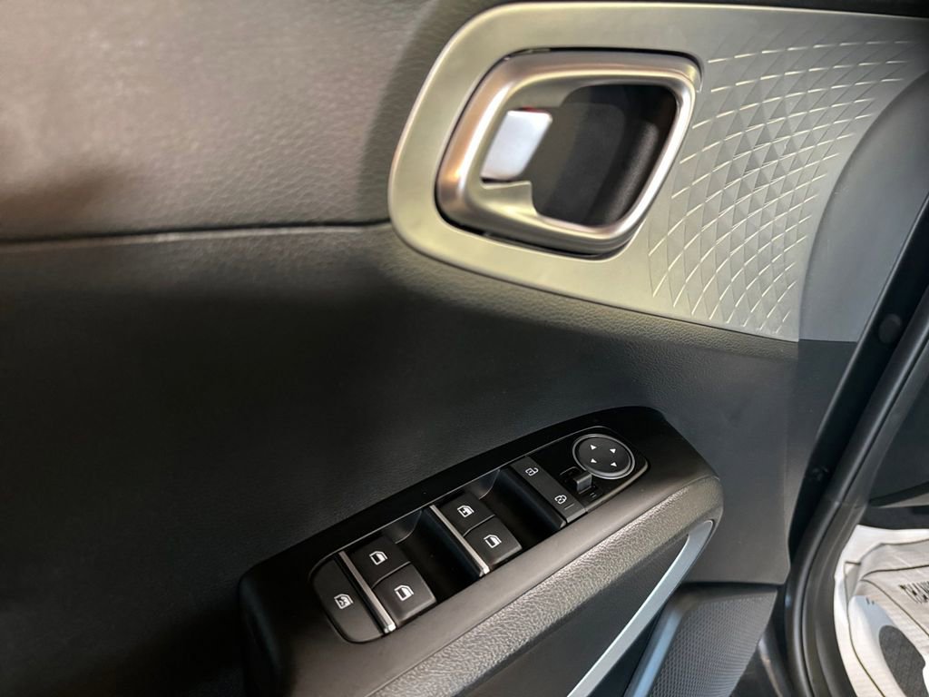 Certified 2025 Kia Soul LX w/ LX Technology Package image 14