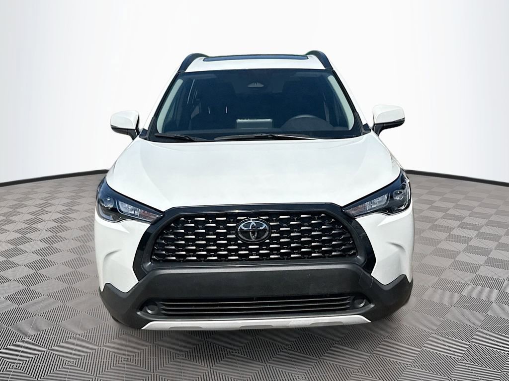 Used 2024 Toyota Corolla Cross LE w/ Moonroof Package FWD image 2
