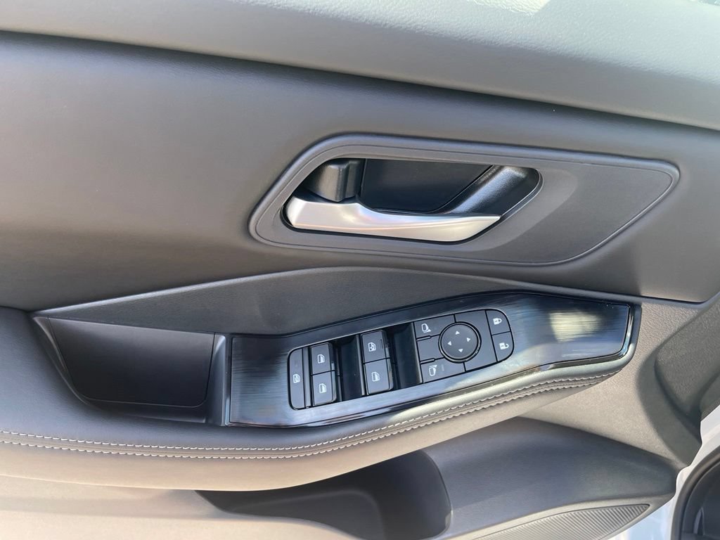 New 2026 Nissan Rogue SV AWD/4WD image 9