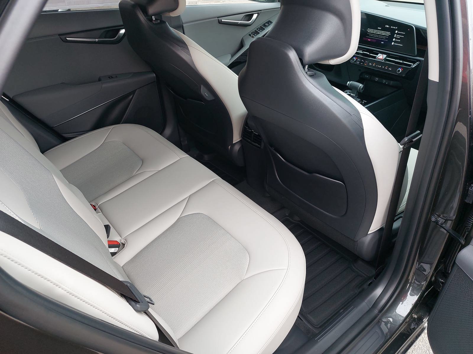 New 2026 Kia Niro EX FWD image 11