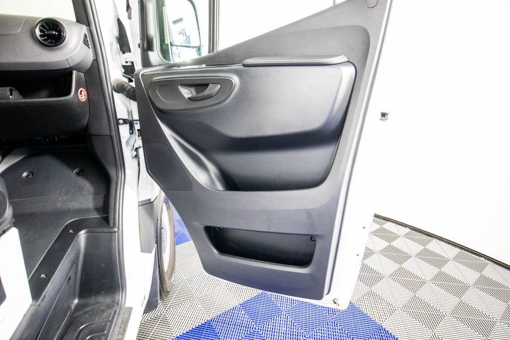 Used 2025 Mercedes-Benz Sprinter 2500 image 13