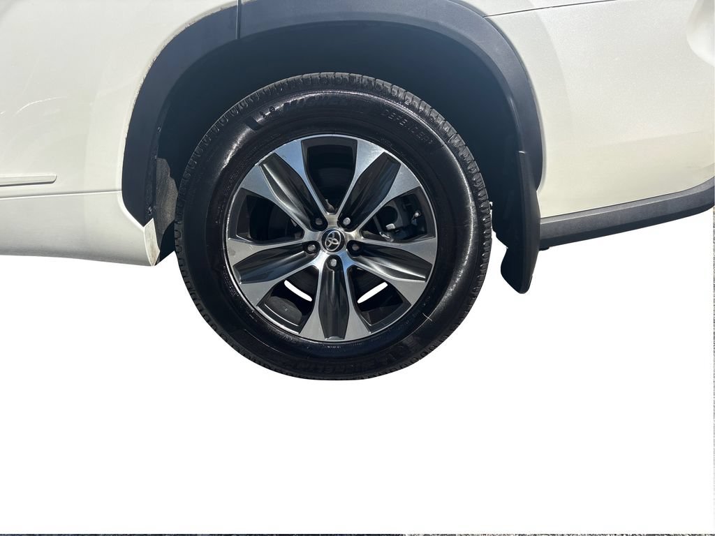 Used 2020 Toyota Highlander XLE AWD/4WD image 28