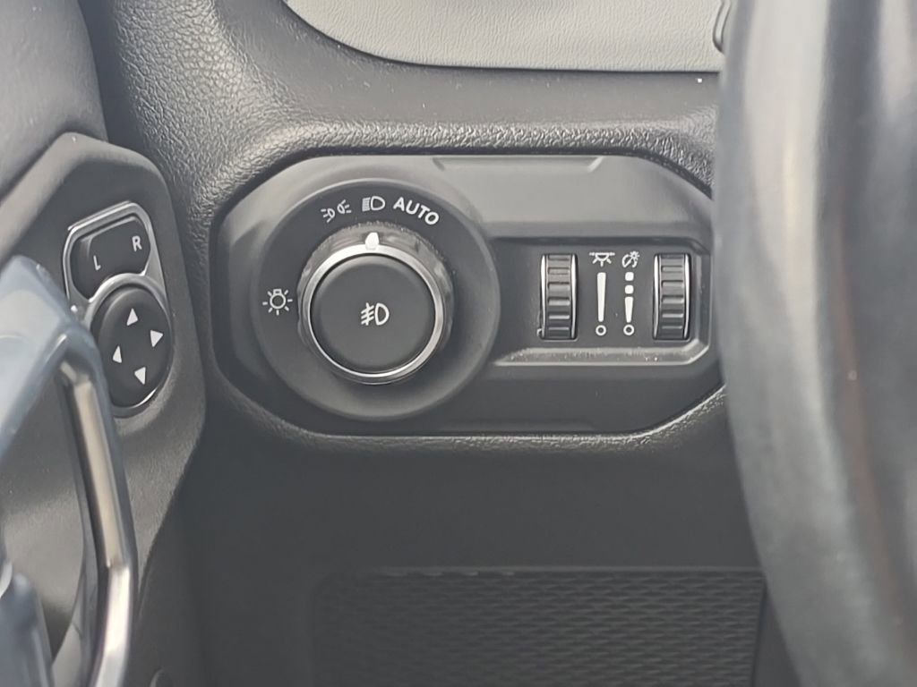 Used 2021 Jeep Wrangler Unlimited Sahara image 27