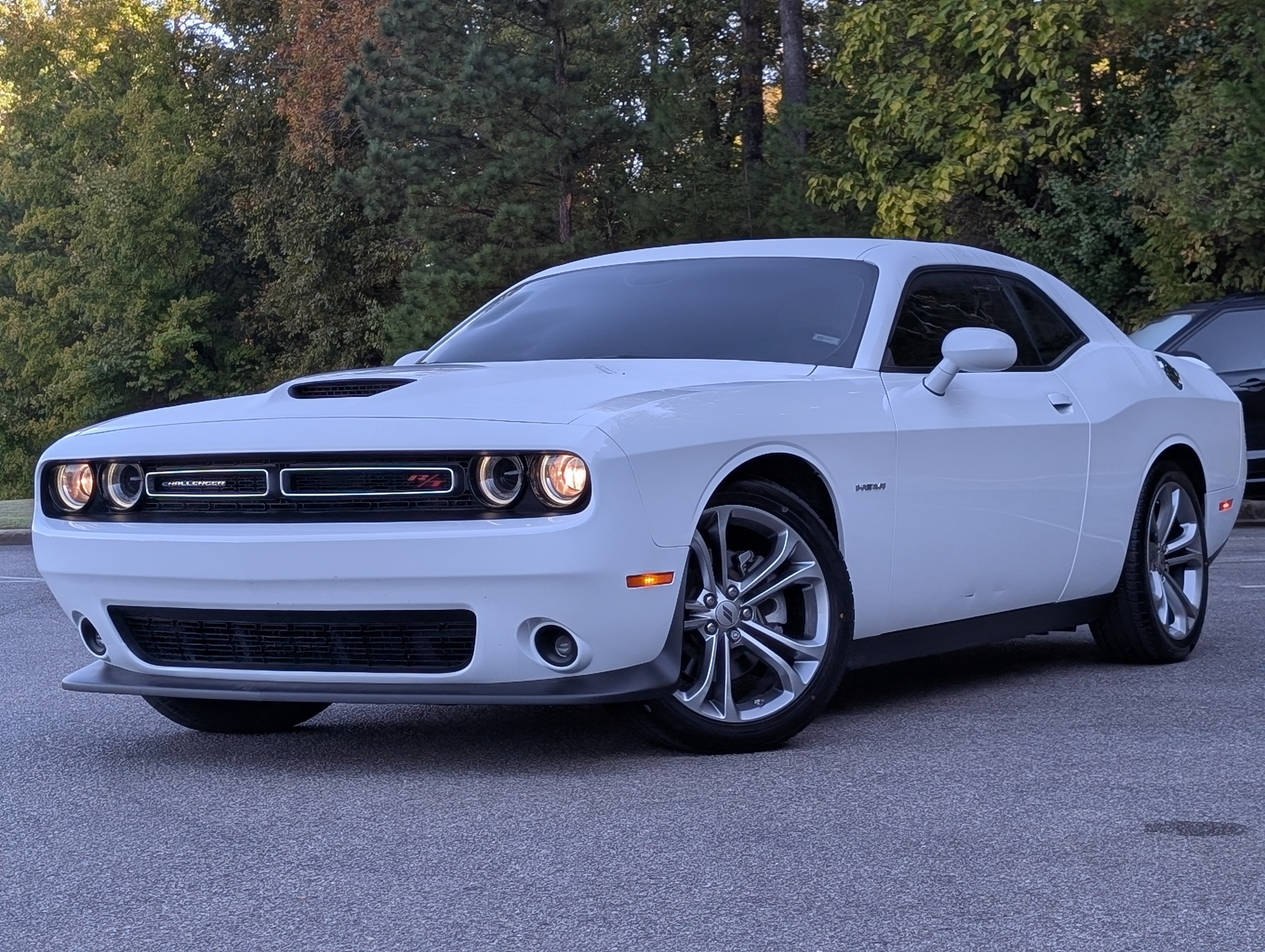 Used 2022 Dodge Challenger R/T RWD image 4