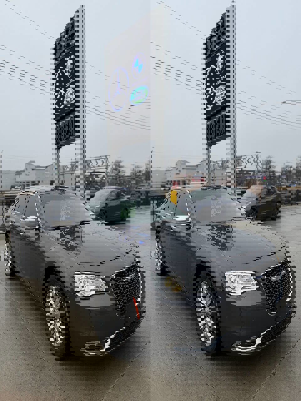 Used 2018 Chrysler 300 Limited w/ Safetytec Plus Group image 1