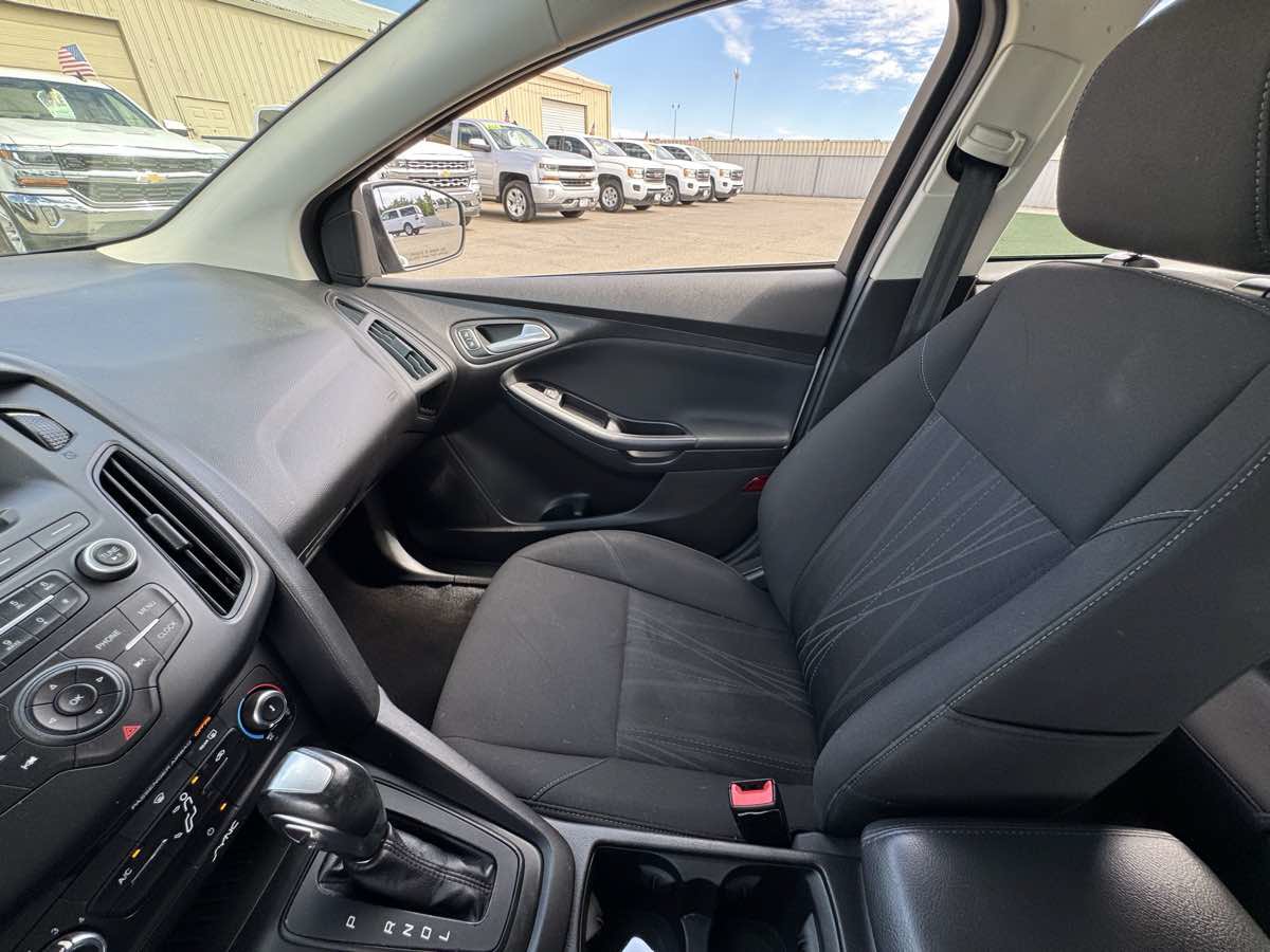 Used 2015 Ford Focus SE FWD image 34