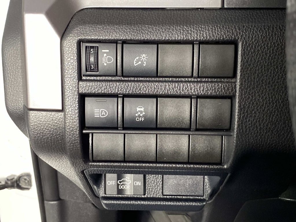 Used 2025 Toyota Tacoma SR5 AWD/4WD image 13