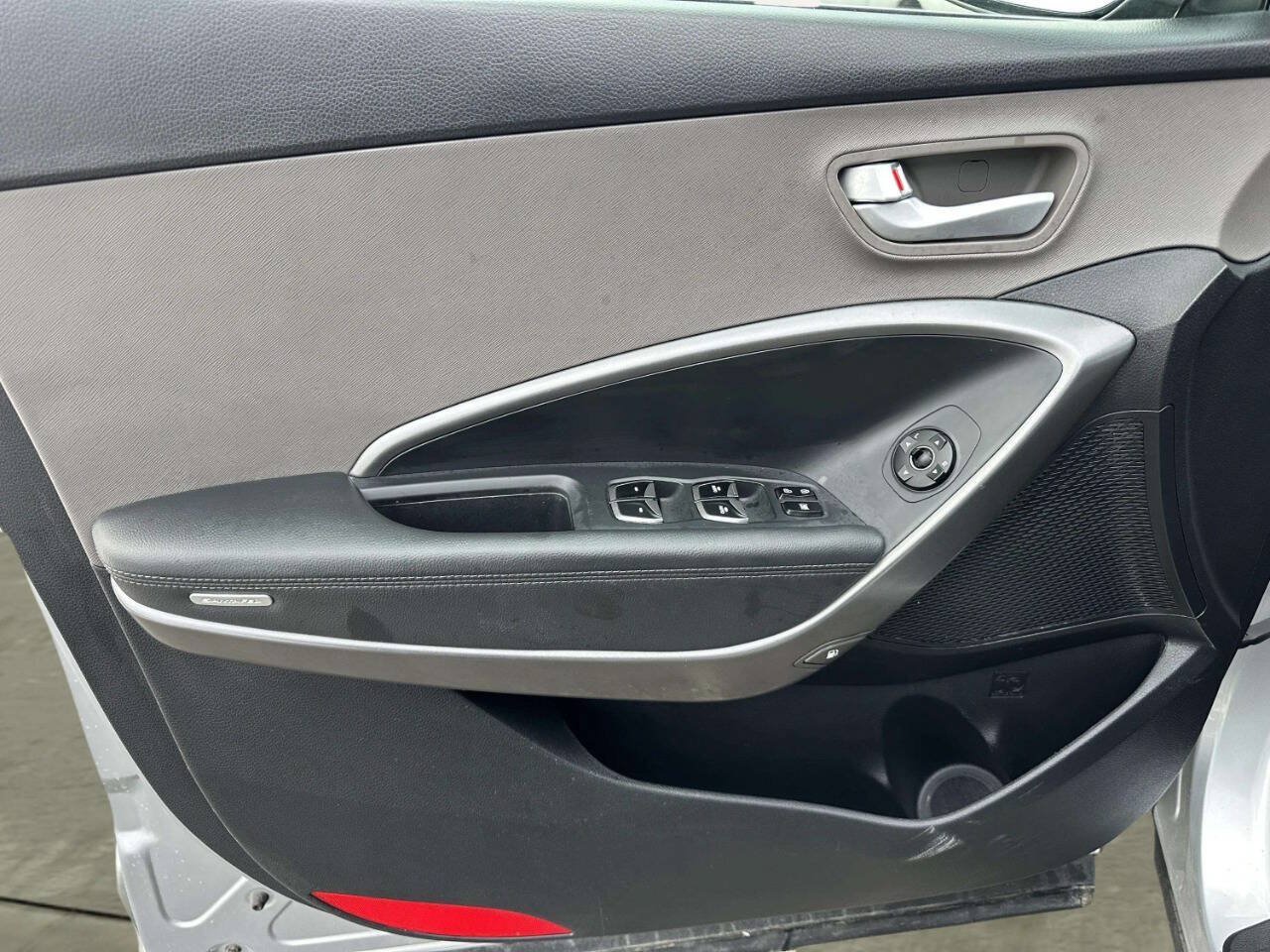Used 2016 Hyundai Santa Fe SE AWD/4WD image 13