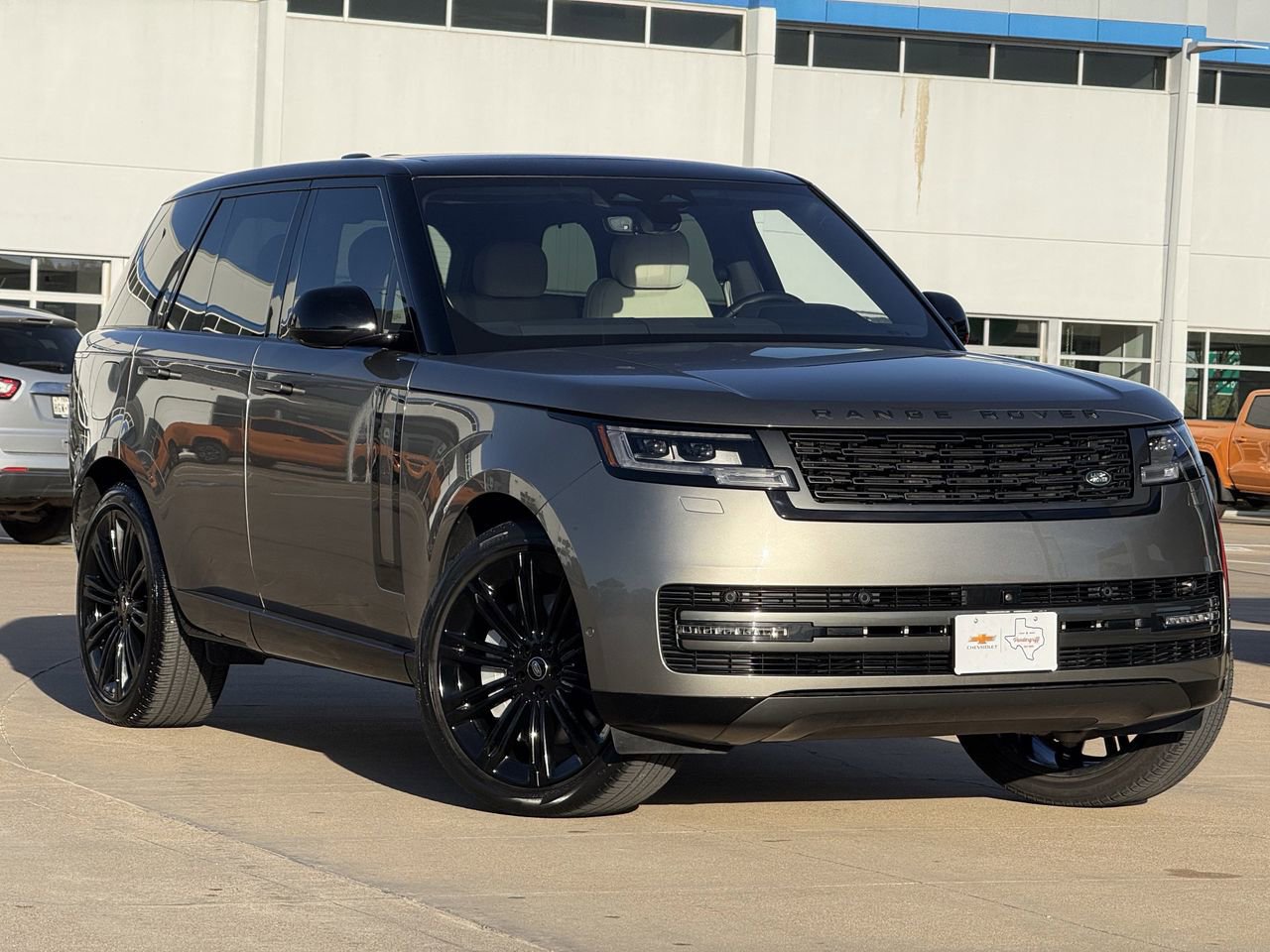 Used 2023 Land Rover Range Rover SE AWD/4WD image 2