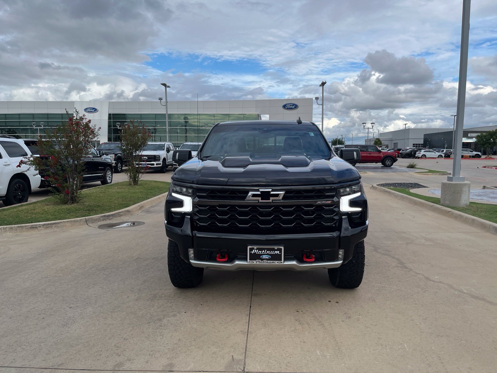 Used 2023 Chevrolet Silverado 1500 ZR2 w/ Technology Package AWD/4WD image 9