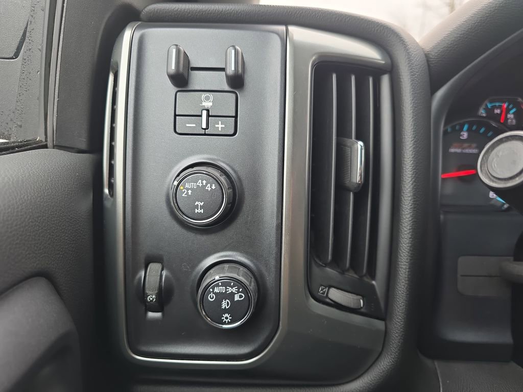 Certified 2018 Chevrolet Silverado 1500 LT w/ All Star Edition image 26