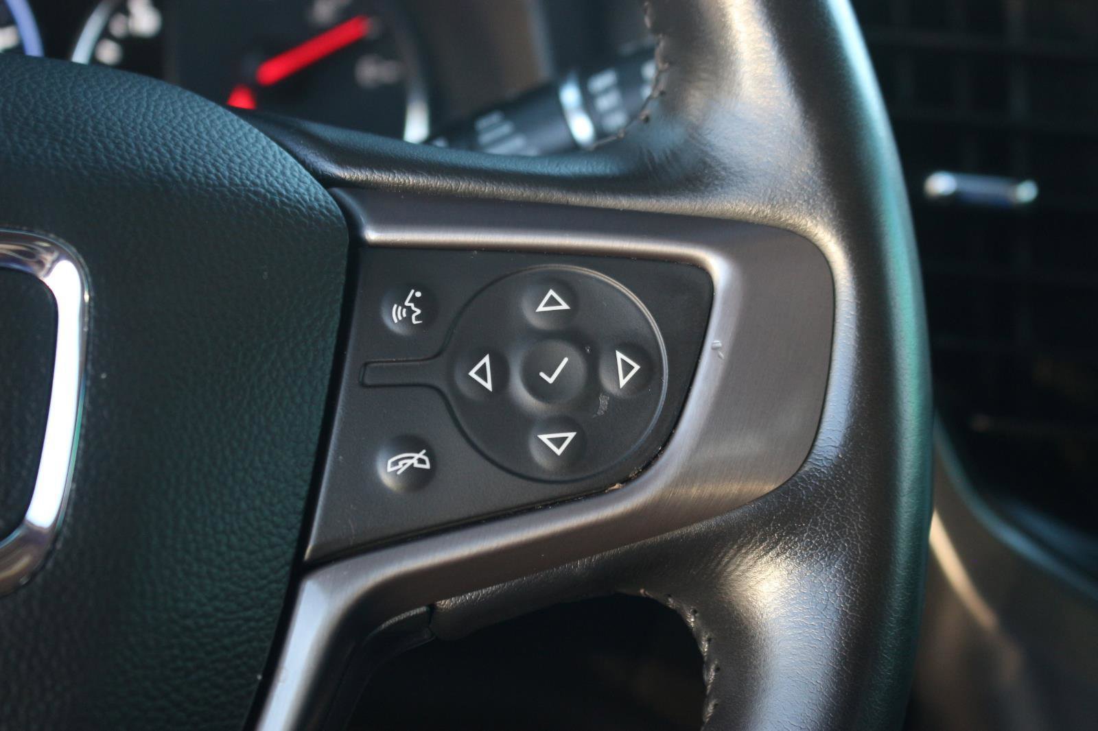 Used 2022 GMC Acadia AT4 w/ Technology Package image 22