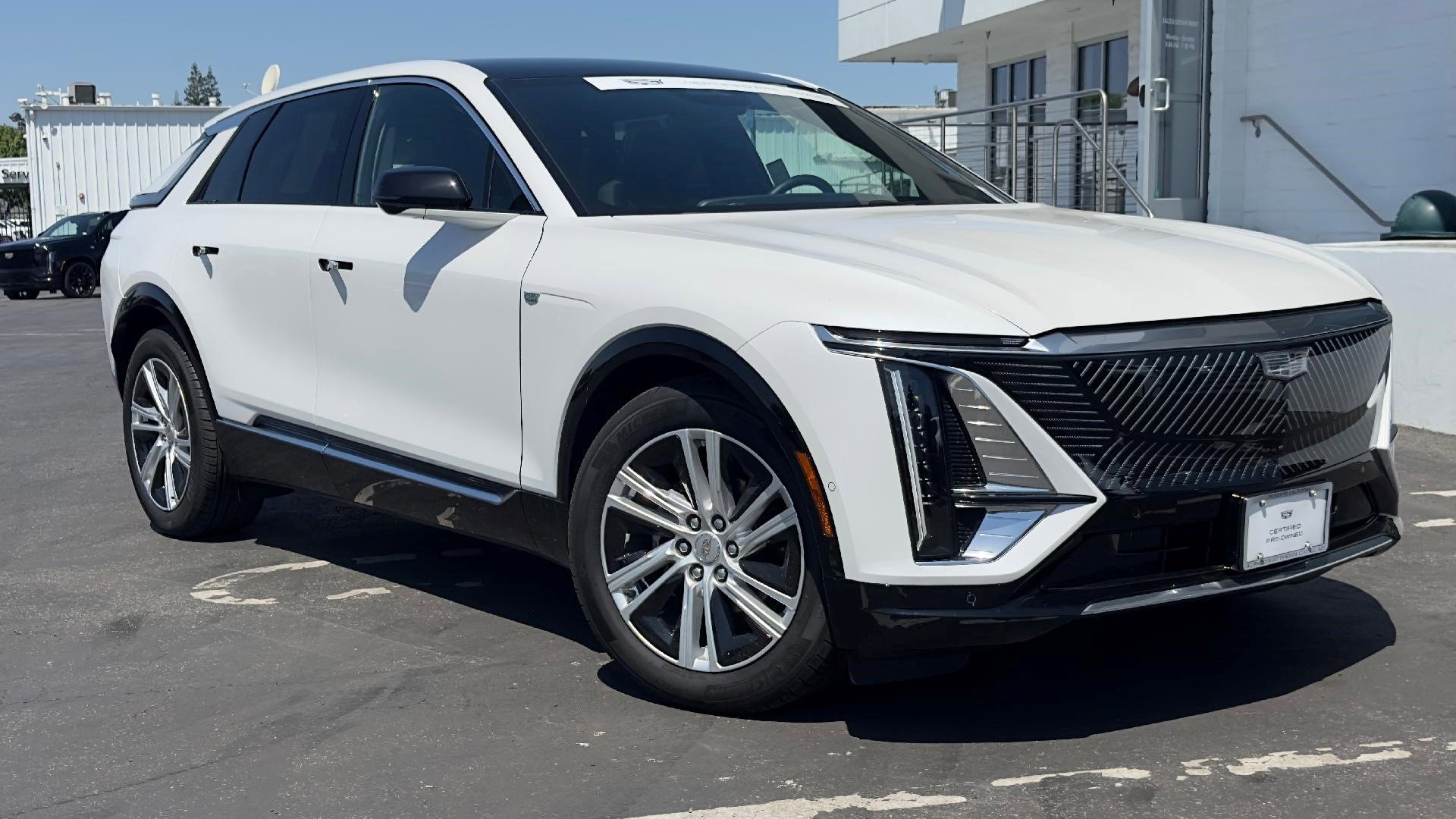 Certified 2024 Cadillac Lyriq Tech w/ Driver Assist Package AWD/4WD image 1