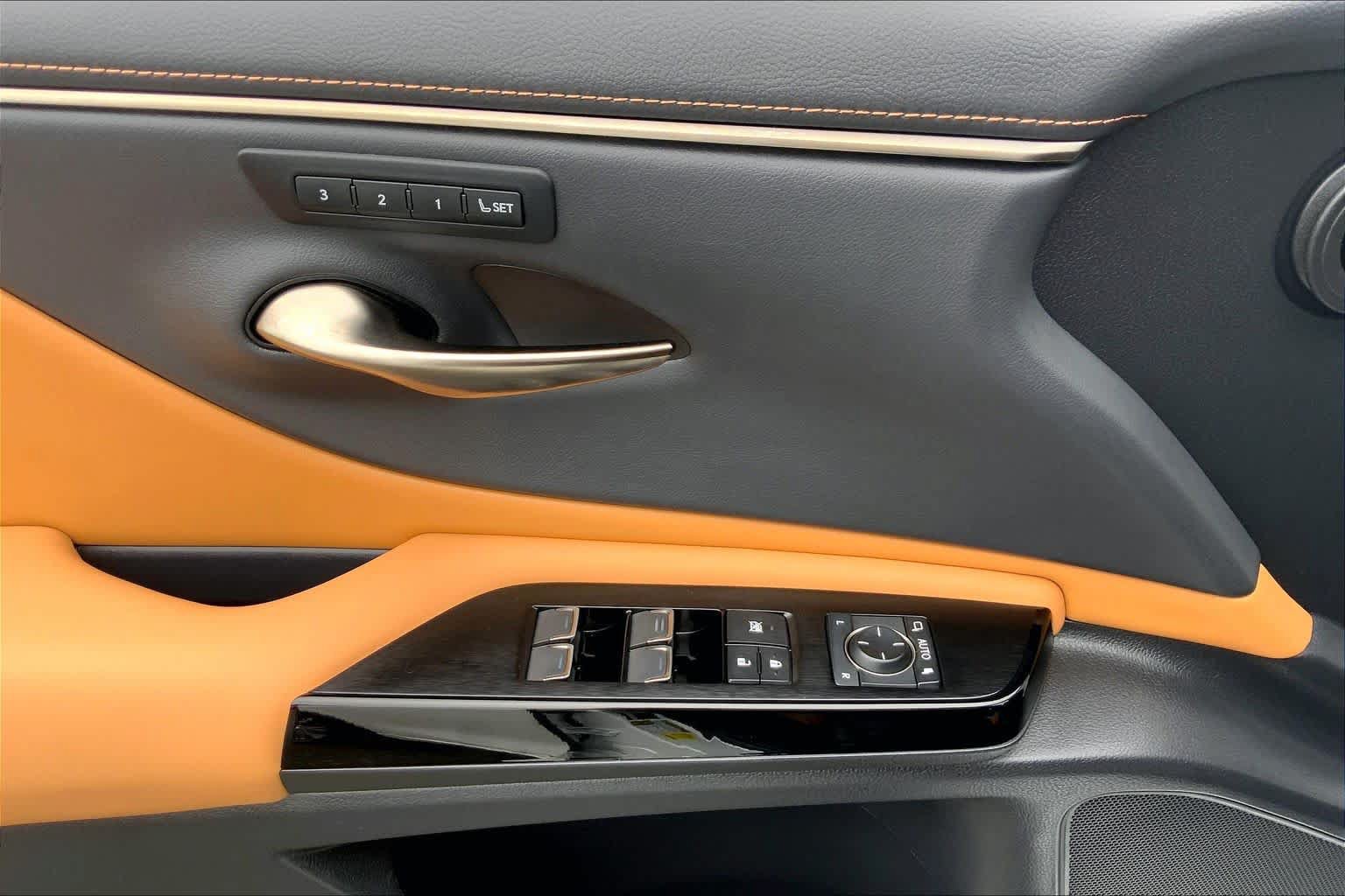 Used 2023 Lexus ES 300h w/ Premium Package FWD image 35