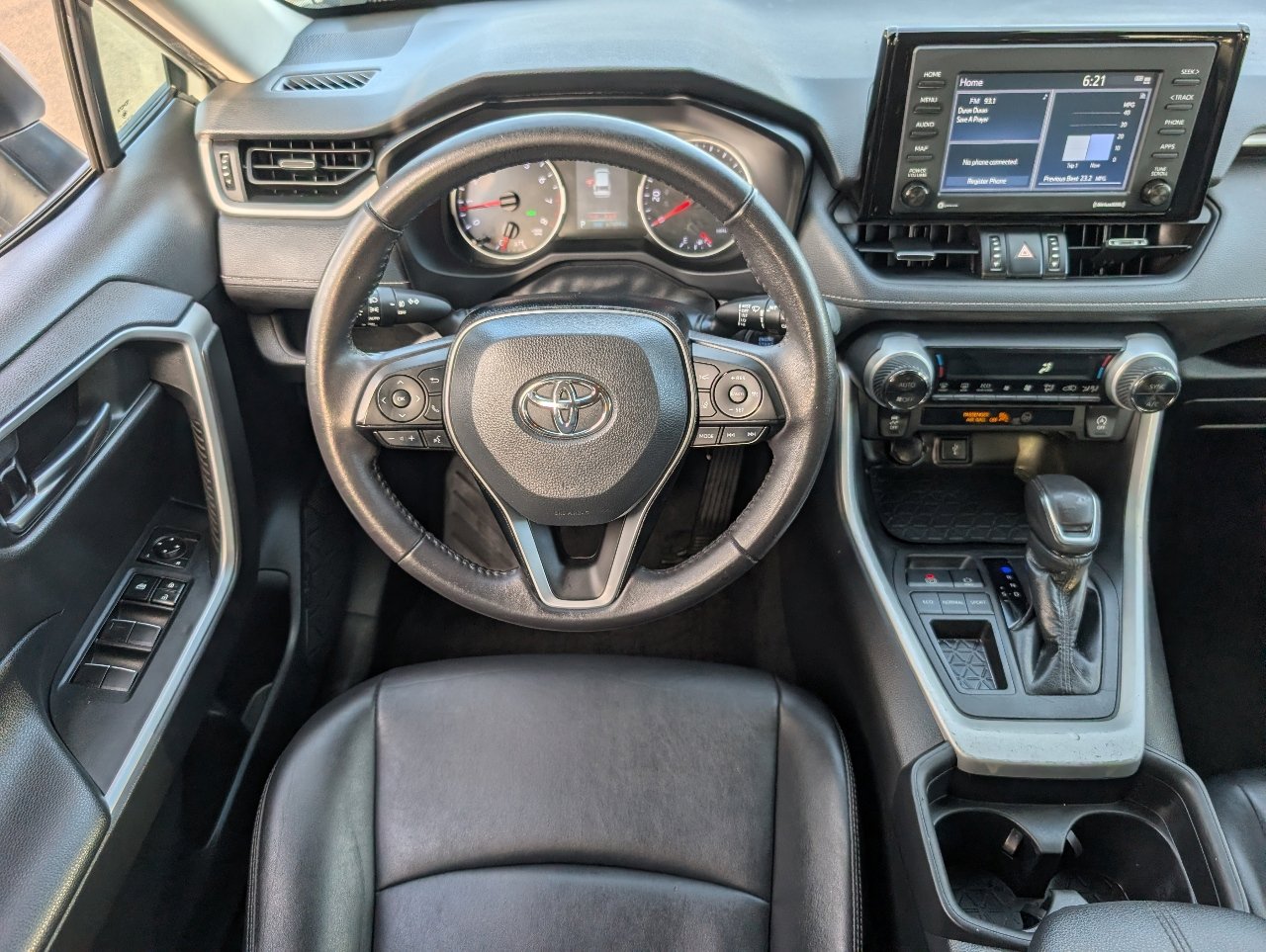 Used 2021 Toyota RAV4 XLE Premium image 4