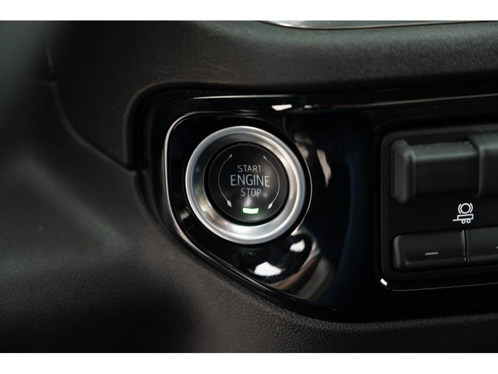 Certified 2025 GMC Sierra 1500 SLT image 27