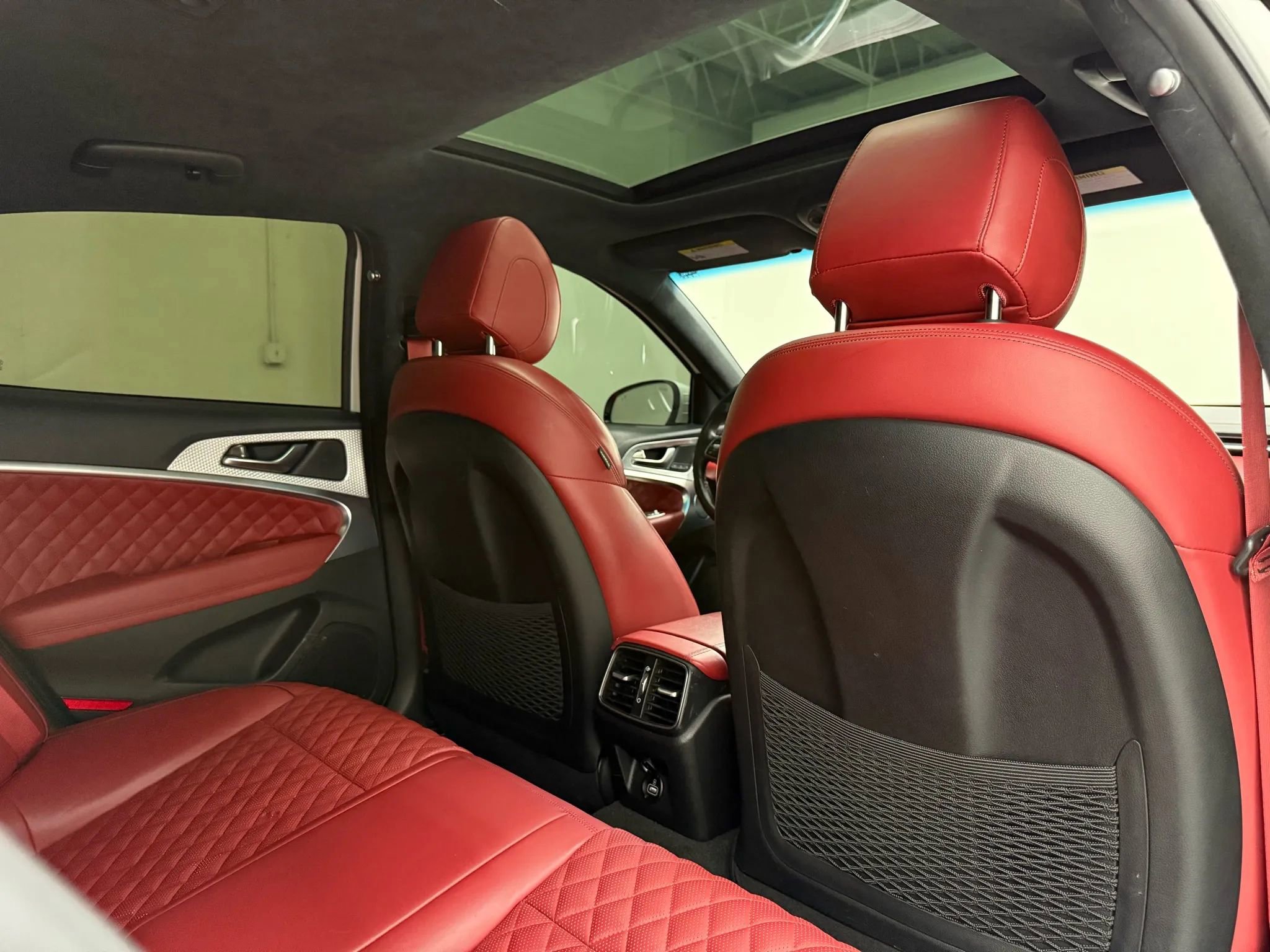 Used 2022 Genesis G70 3.3T Launch Edition image 15