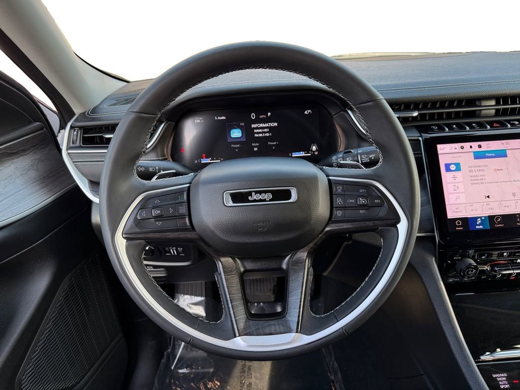 Used 2023 Jeep Grand Cherokee Limited w/ Luxury Tech Group II image 12