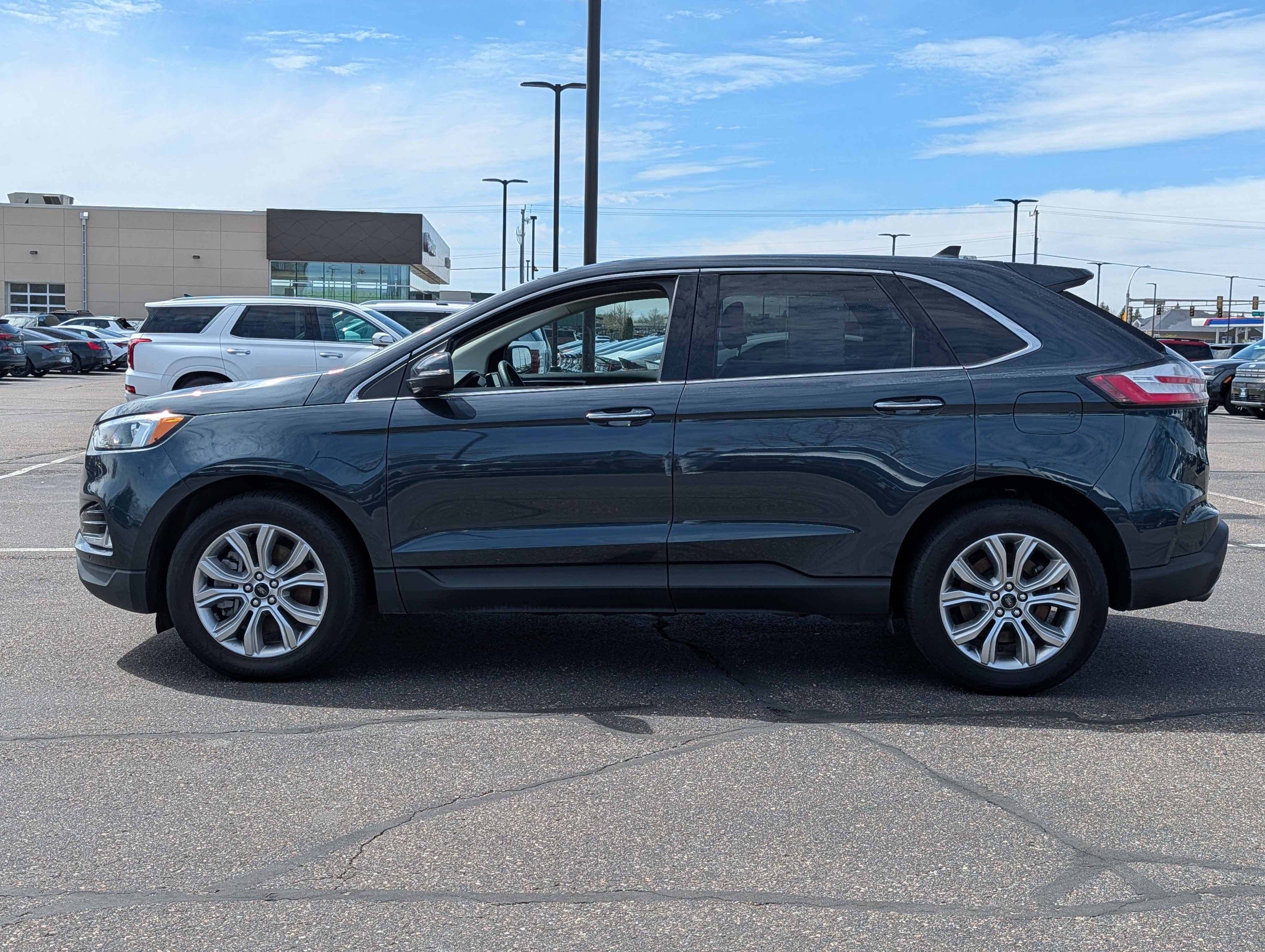 Used 2024 Ford Edge Titanium AWD/4WD image 2