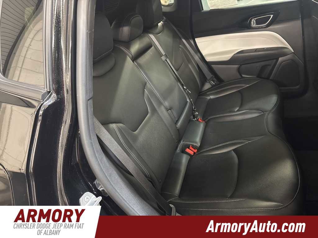 Used 2025 Jeep Compass Limited image 29