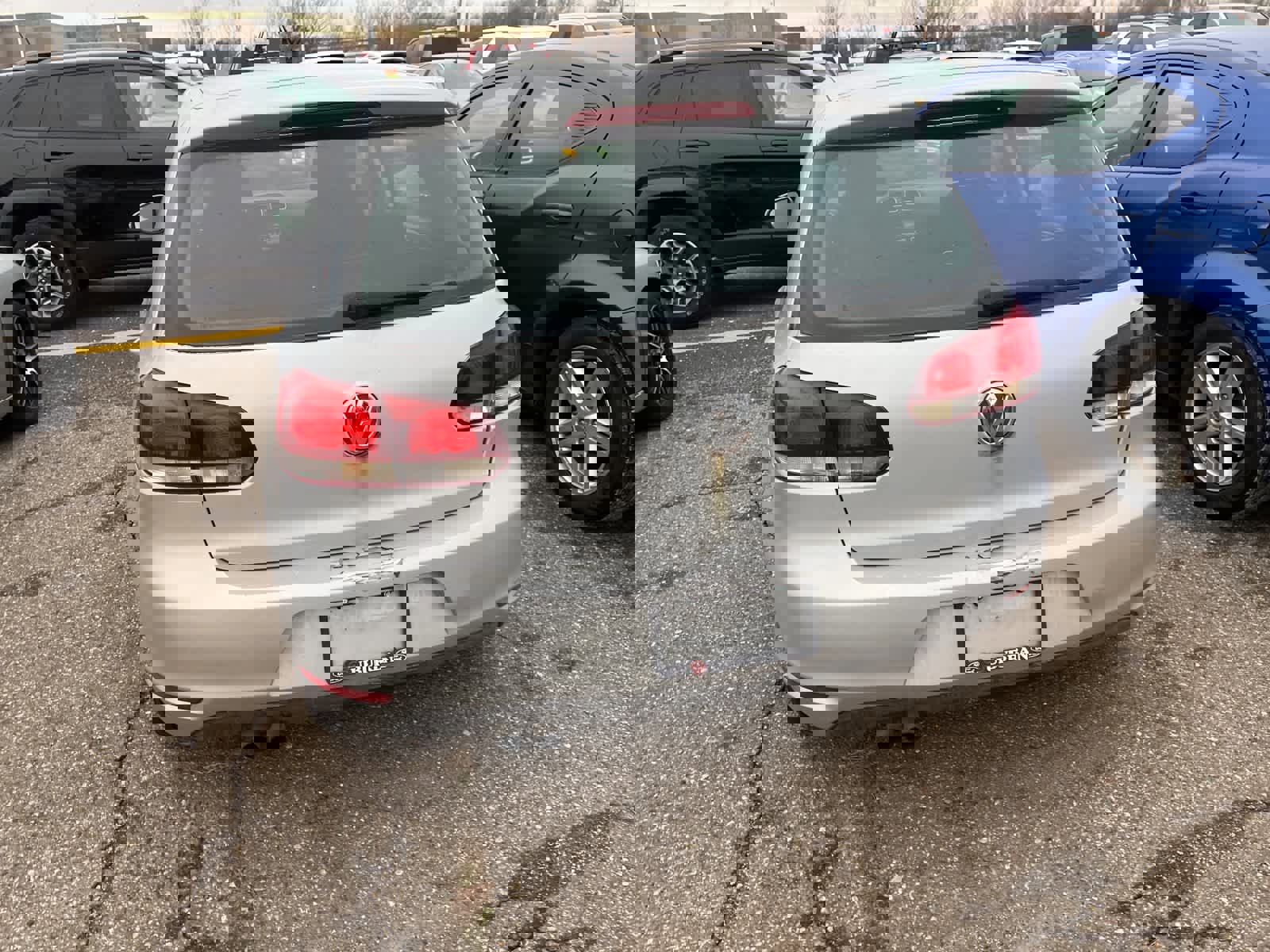 Used 2010 Volkswagen Golf 4-Door image 11