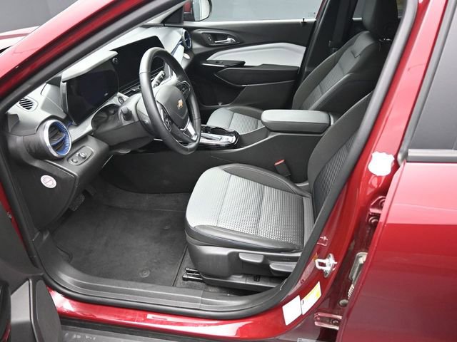 Used 2025 Chevrolet Trax LT w/ LT Convenience Package image 10