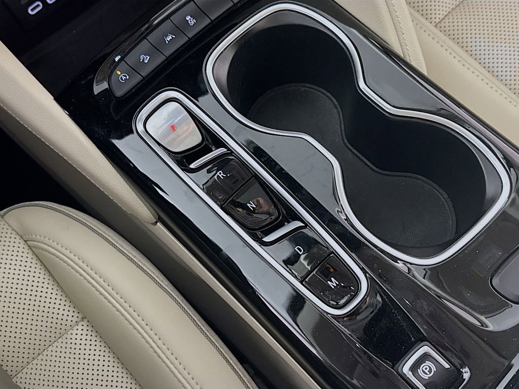 Used 2021 Buick Envision Essence w/ Technology Package I image 17