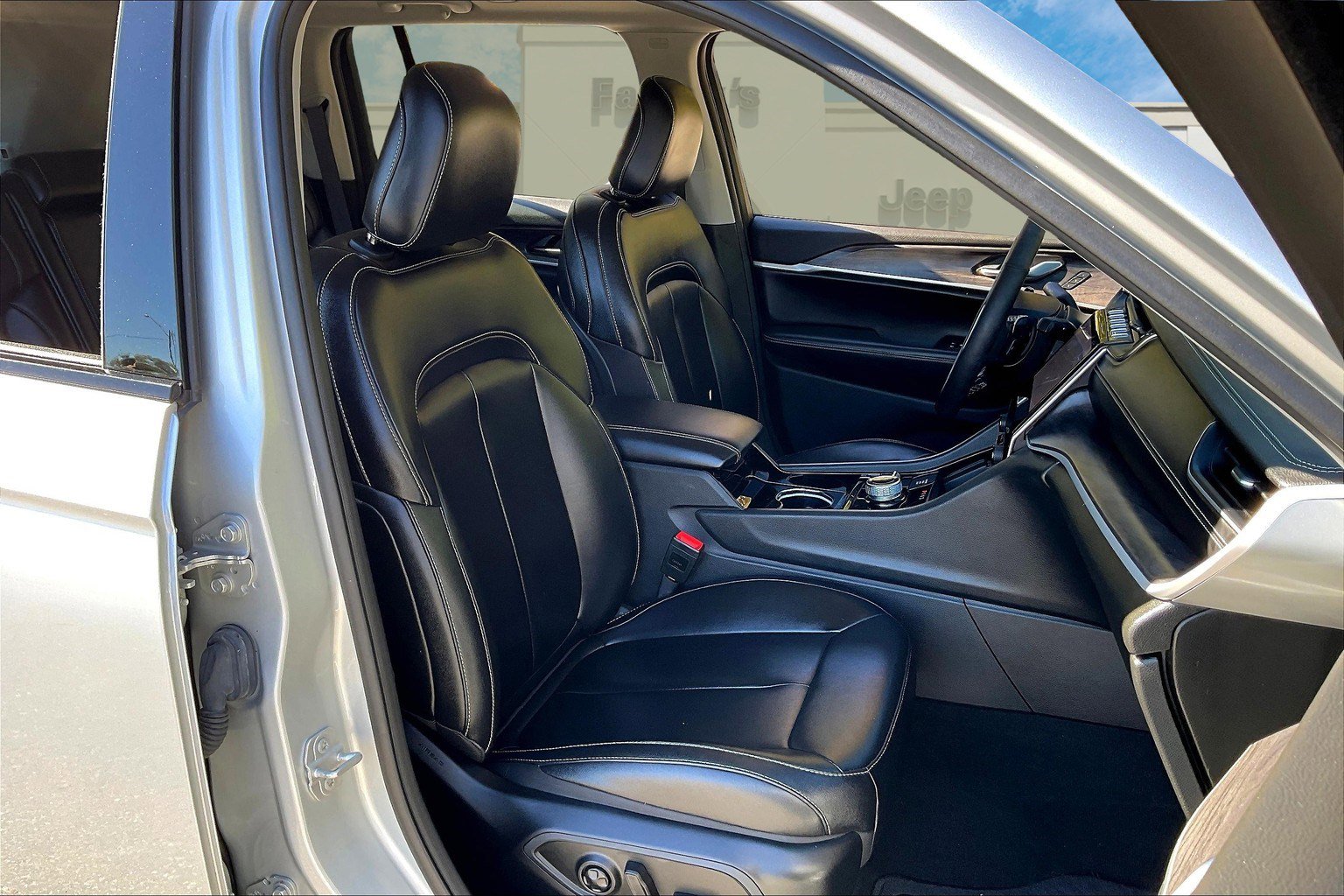 Certified 2023 Jeep Grand Cherokee Limited image 7