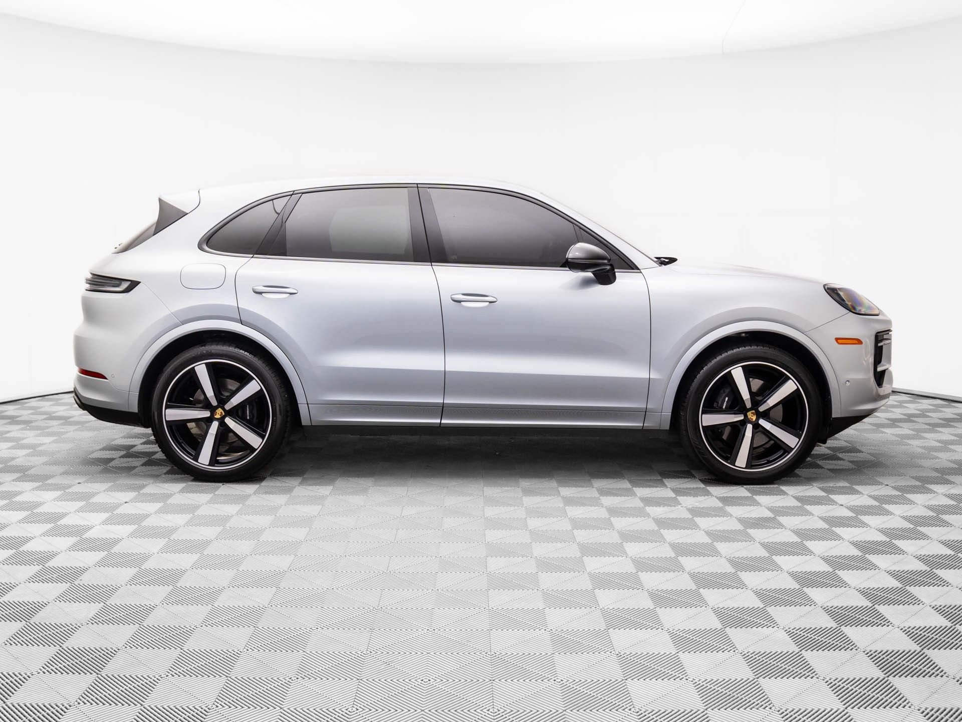 Certified 2024 Porsche Cayenne image 7