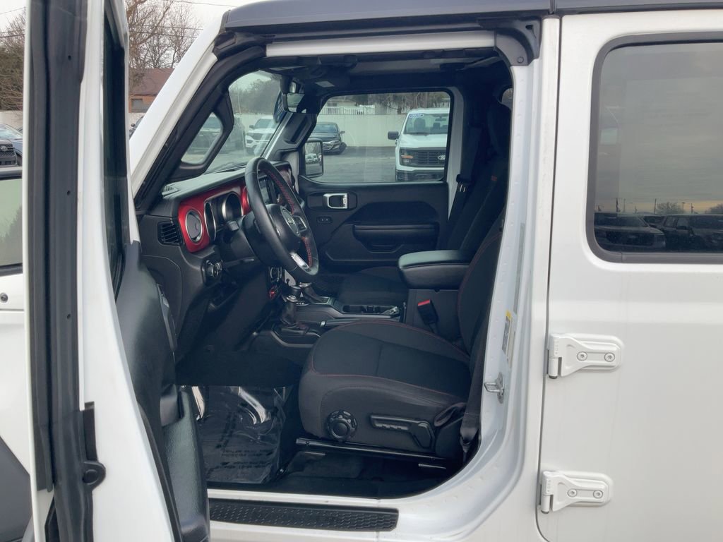 Used 2022 Jeep Wrangler Unlimited Rubicon w/ Cold Weather Group image 16
