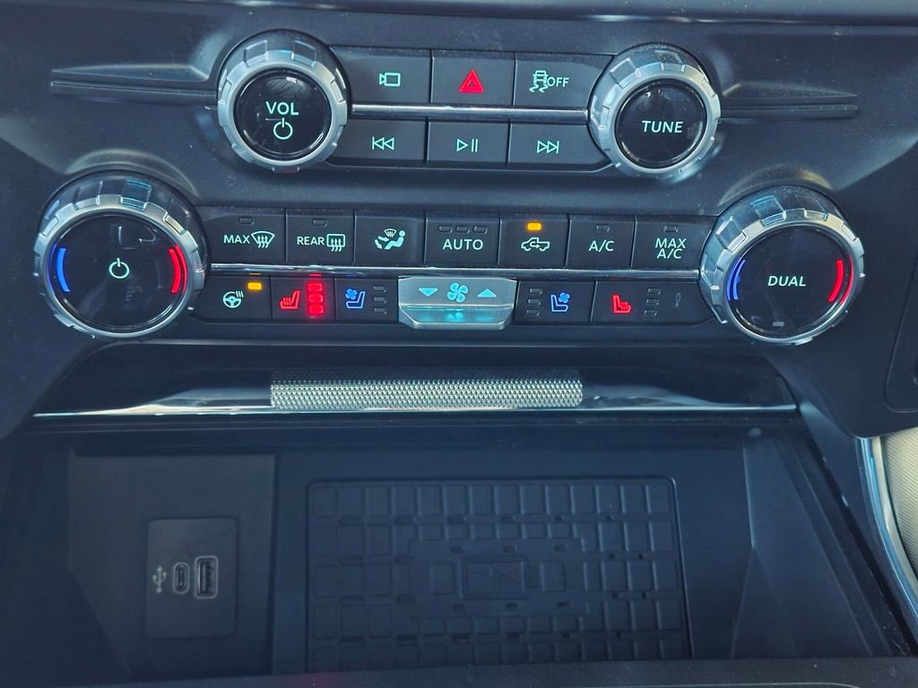 Used 2025 Ford F150 Platinum w/ Equipment Group 702A High image 28