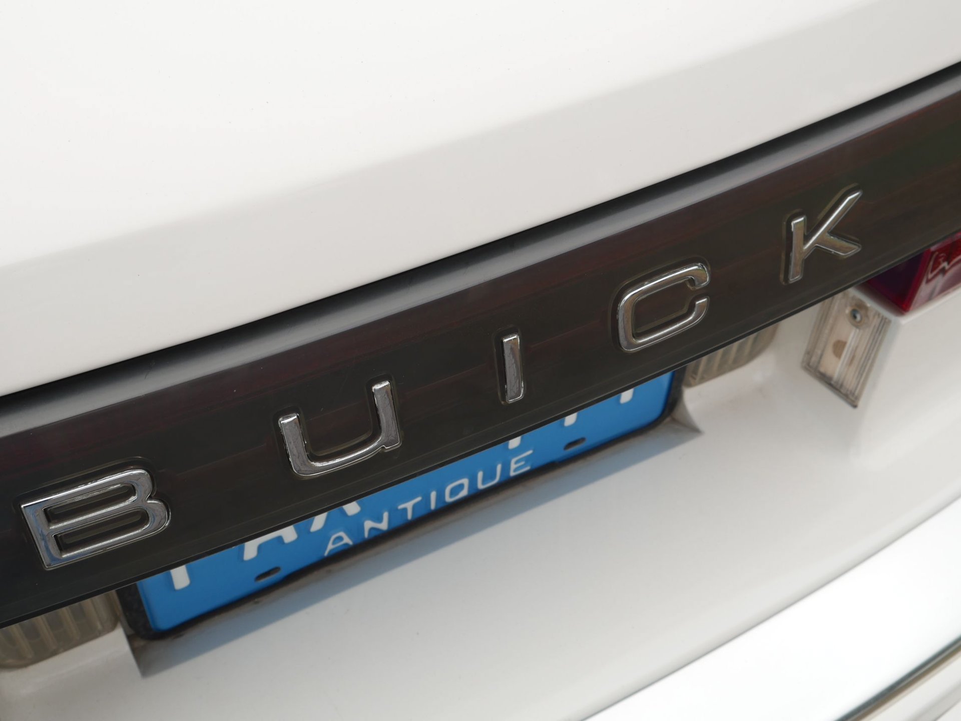 Used 1990 Buick Reatta Convertible image 24