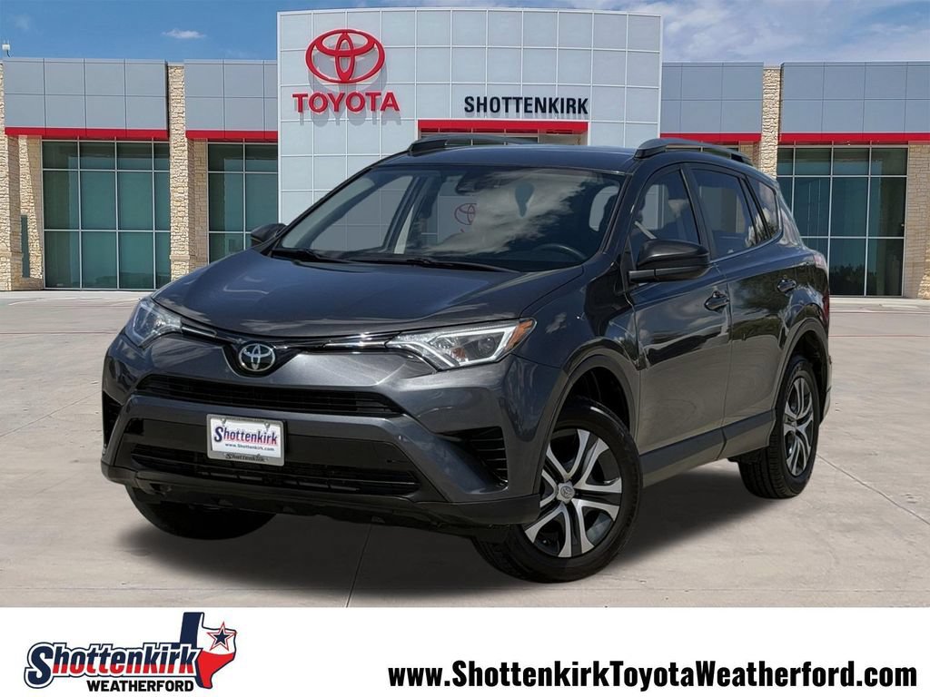 Used 2017 Toyota RAV4 LE FWD image 1