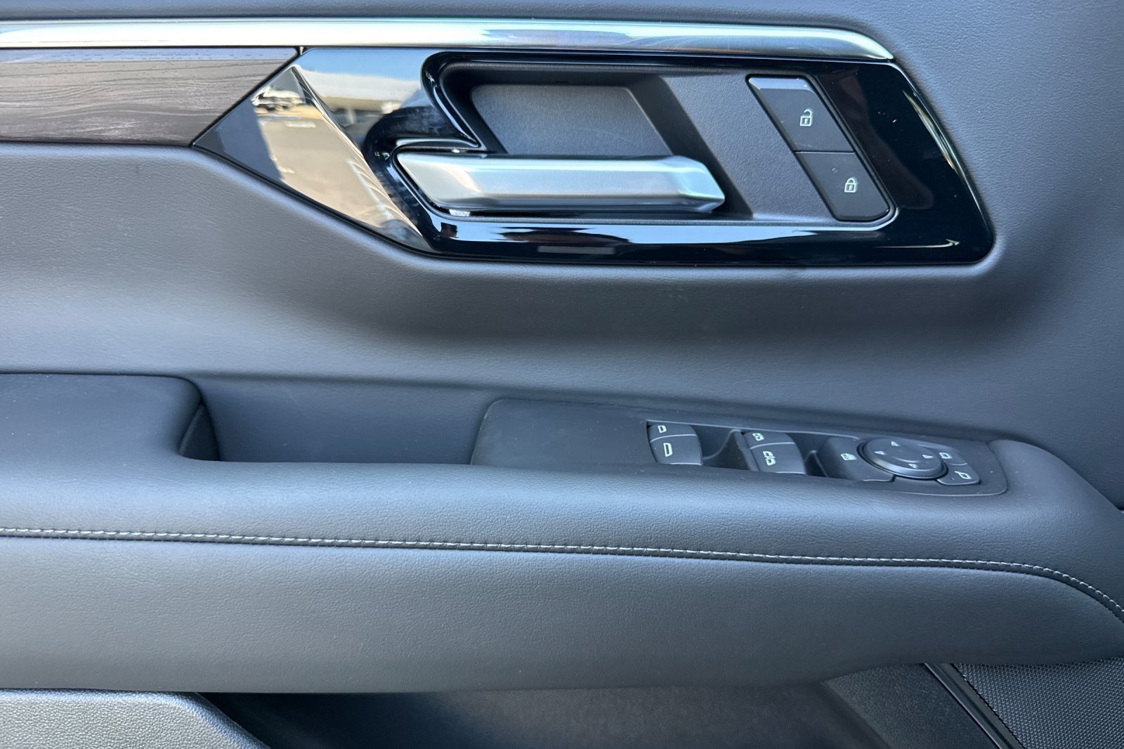 New 2026 Chevrolet Suburban LS w/ LS Custom Edition AWD/4WD image 10