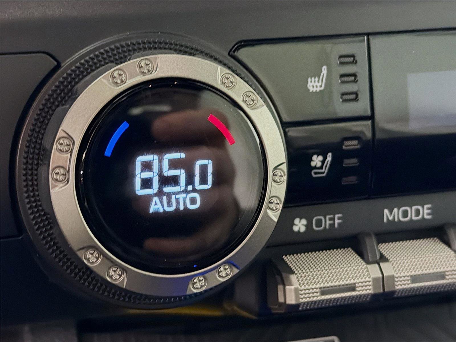 Used 2024 Toyota Tacoma Limited w/ Limited Package (LT) image 21