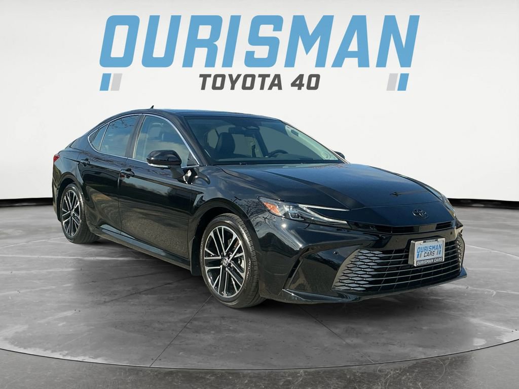 Used 2025 Toyota Camry XLE image 1