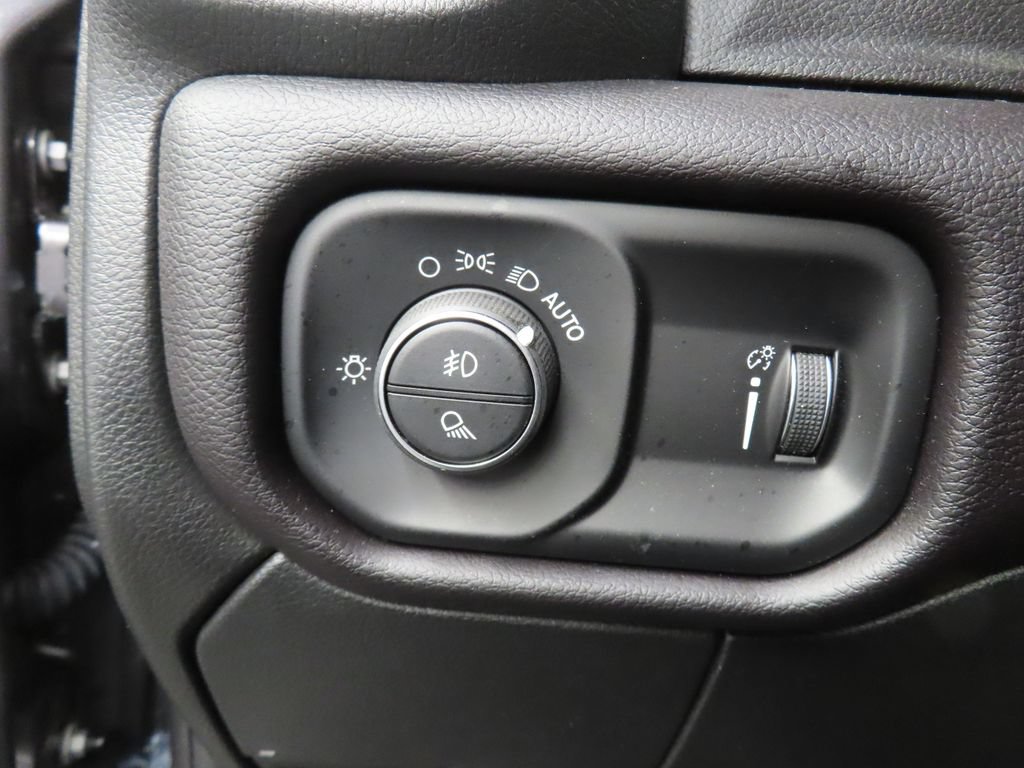 Used 2024 RAM 2500 Big Horn w/ Night Edition AWD/4WD image 38